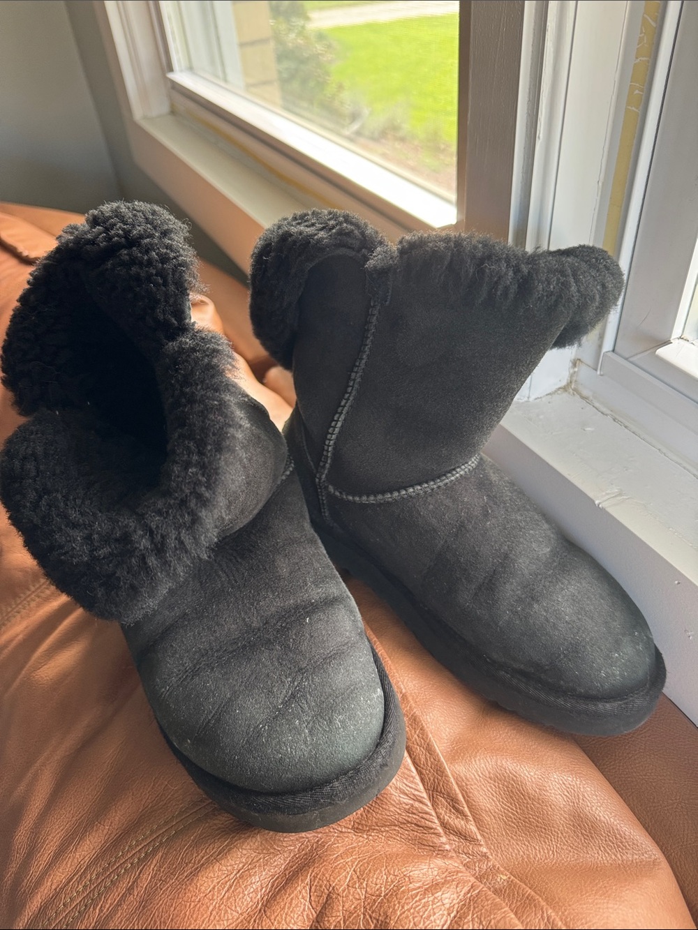 UGG Australia size 8 Black Shearling Winter Boots for Women